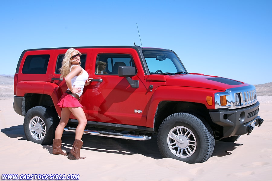 Blonde stuck with Hummer H3 (Video 029) .