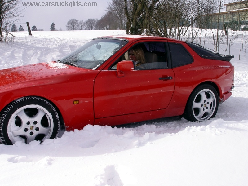 Porsche 944 snow stuck Video 016 